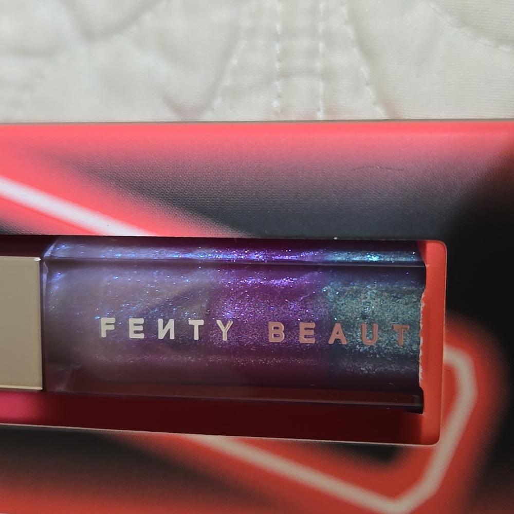 Fenty Beauty Holographic Lip Gloss - Unicorn - Picture 5 of 5